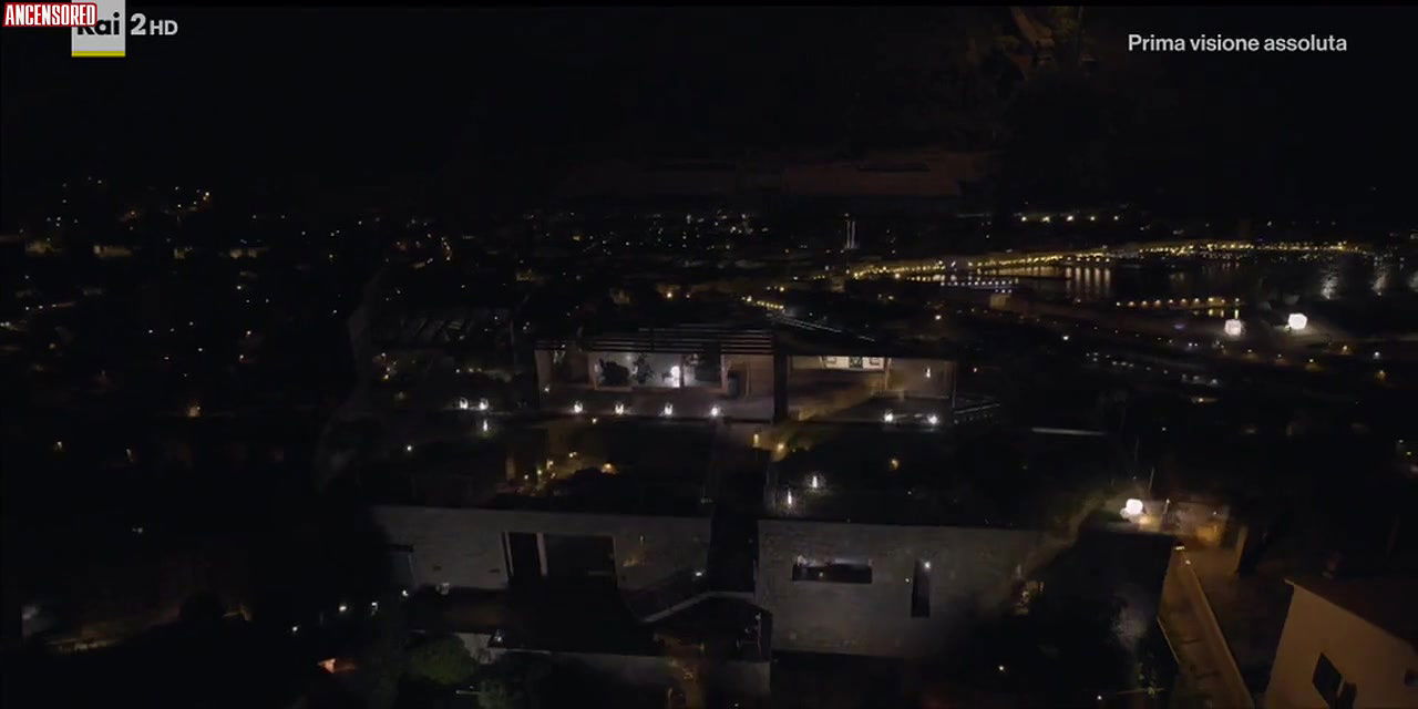 Catrinel Marlon – la porta rossa