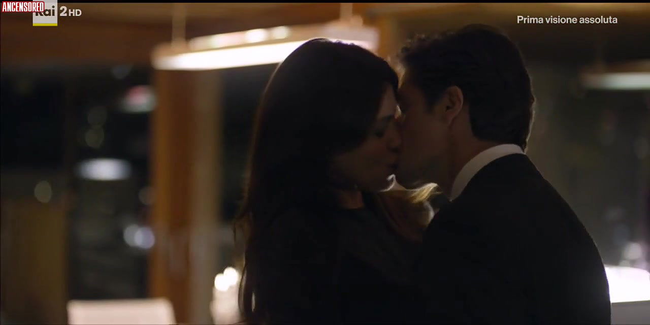 Catrinel Marlon – la porta rossa