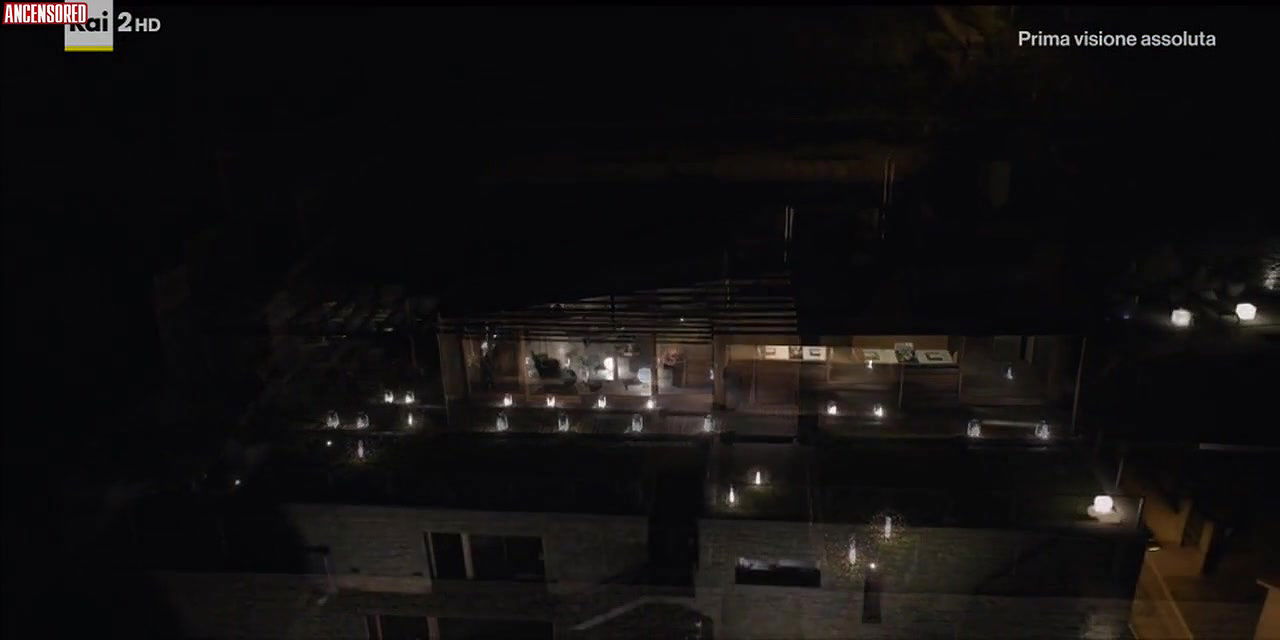 Catrinel Marlon – la porta rossa