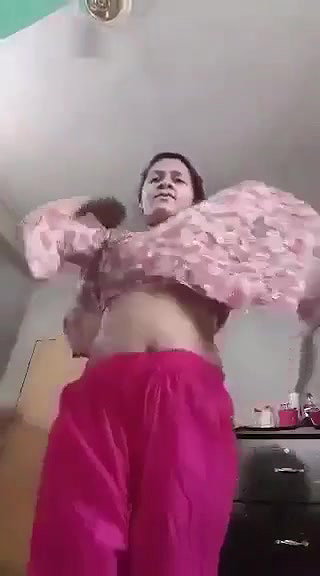Unsatisfied Bigass Married Bhabi With MilkyBoobs Showing