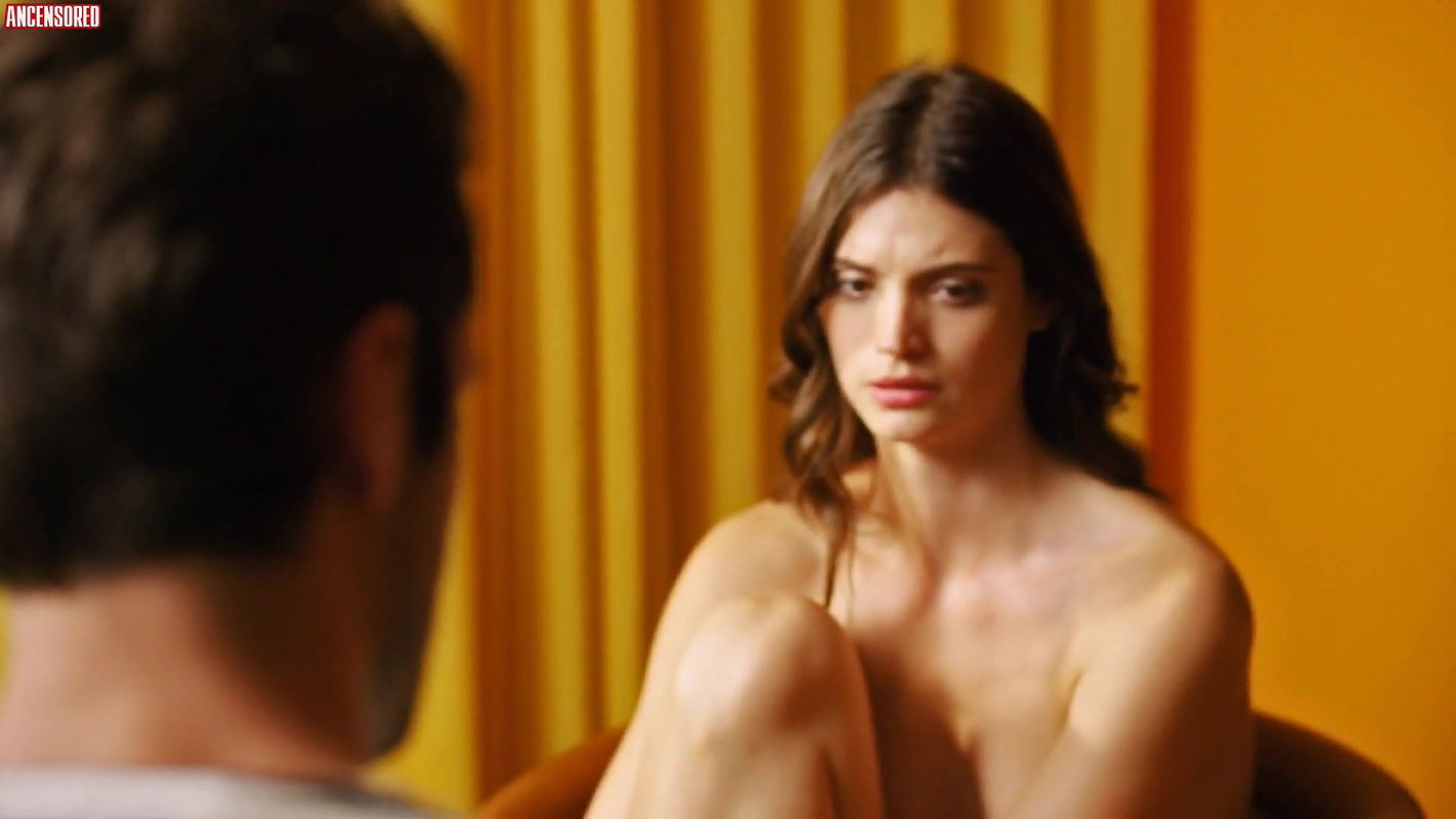 Charlbi Dean Kriek – wedding swingers