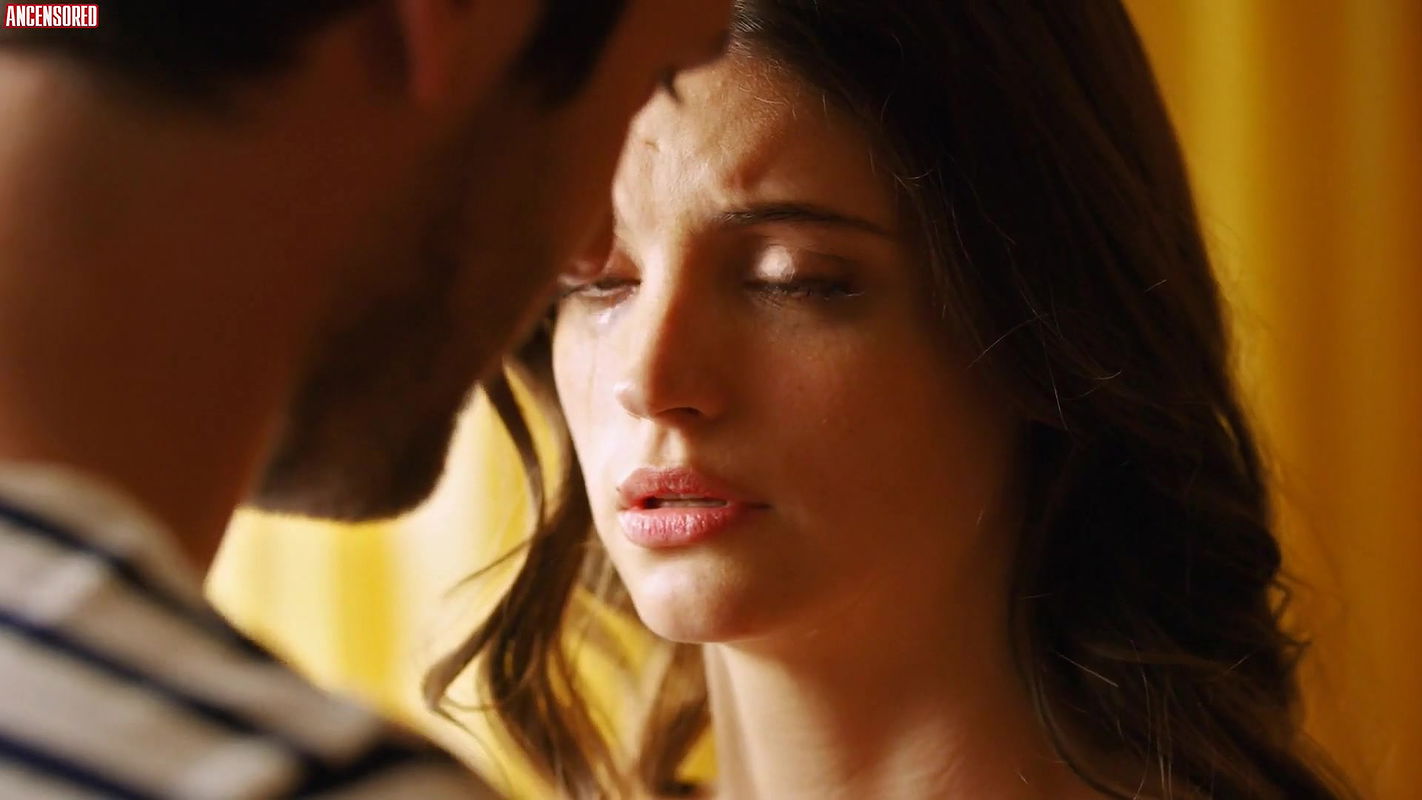 Charlbi Dean Kriek – wedding swingers