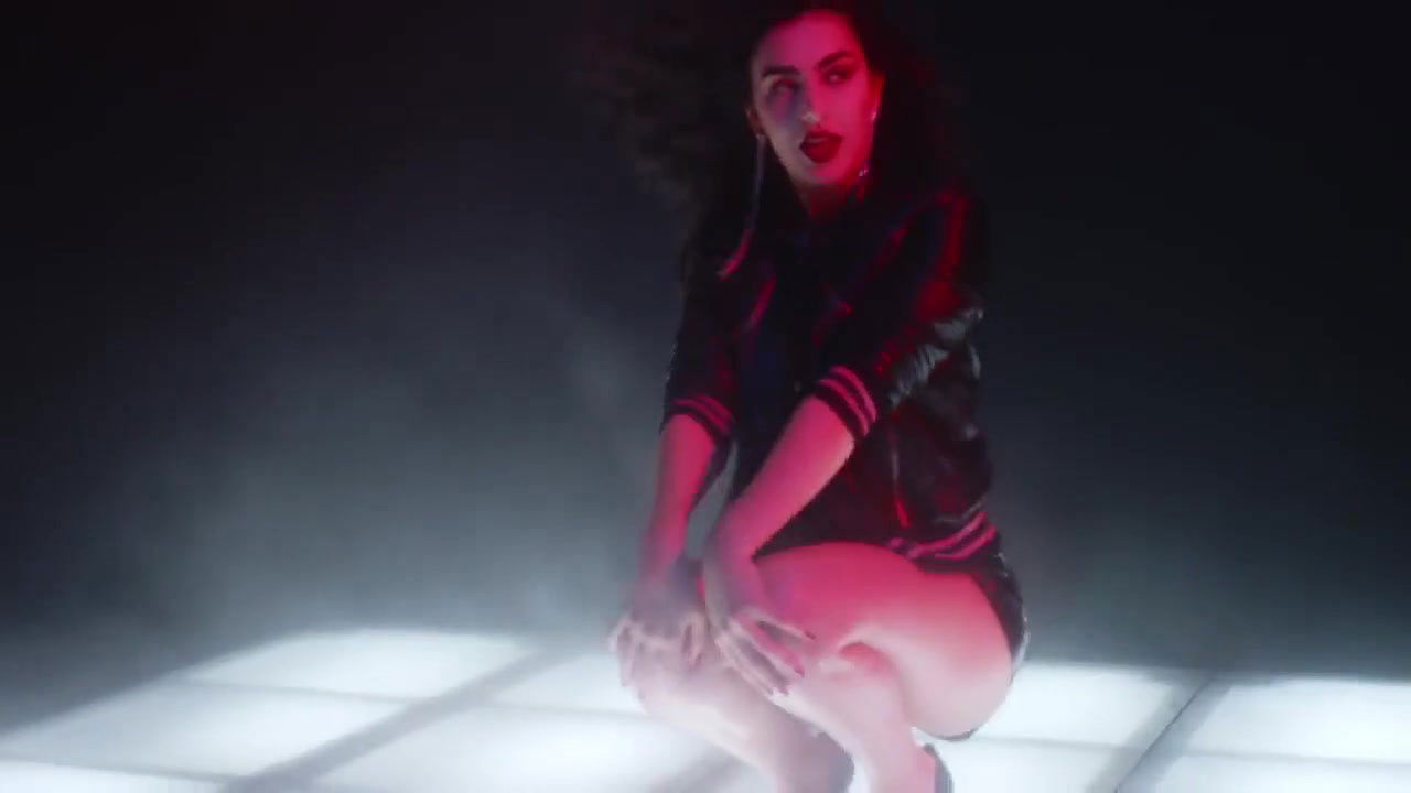 Charli XCX – love advent