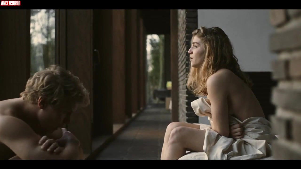 Charlotte De Bruyne – the twelve