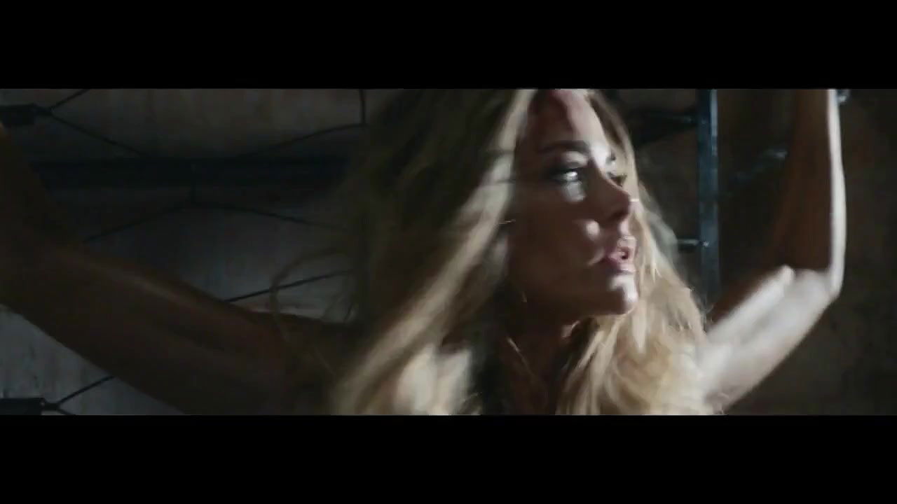 Charlotte McKinney – a girl is a gun