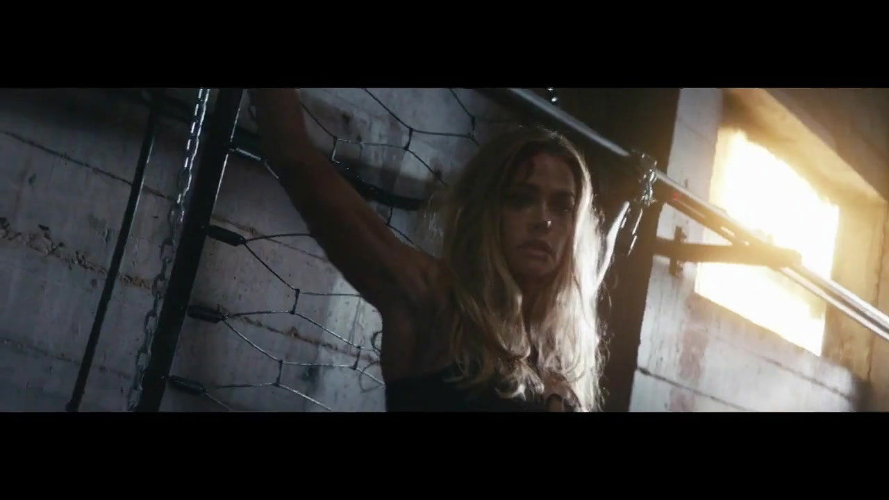 Charlotte McKinney – a girl is a gun