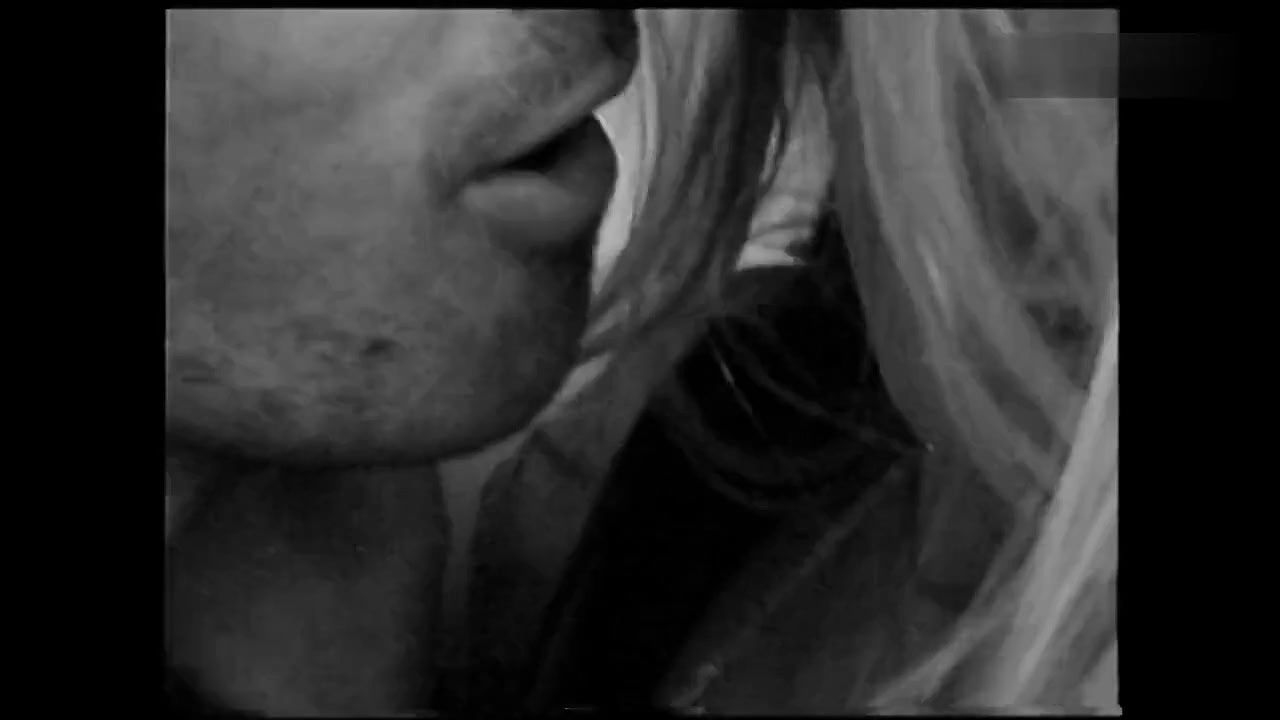 Charlotte McKinney – dnce body moves