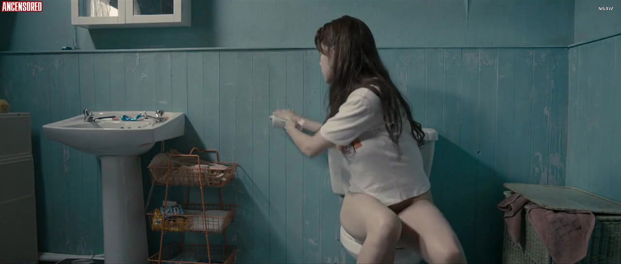 Chloe Pirrie – shell