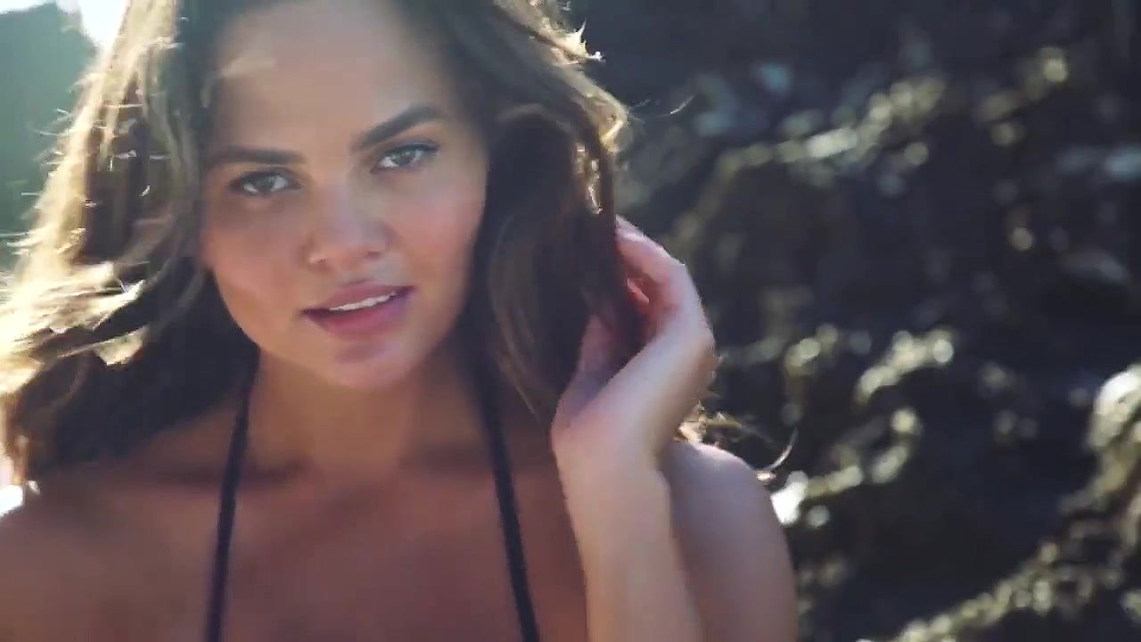 Chrissy Teigen – sports illustrated swimsuit 2017