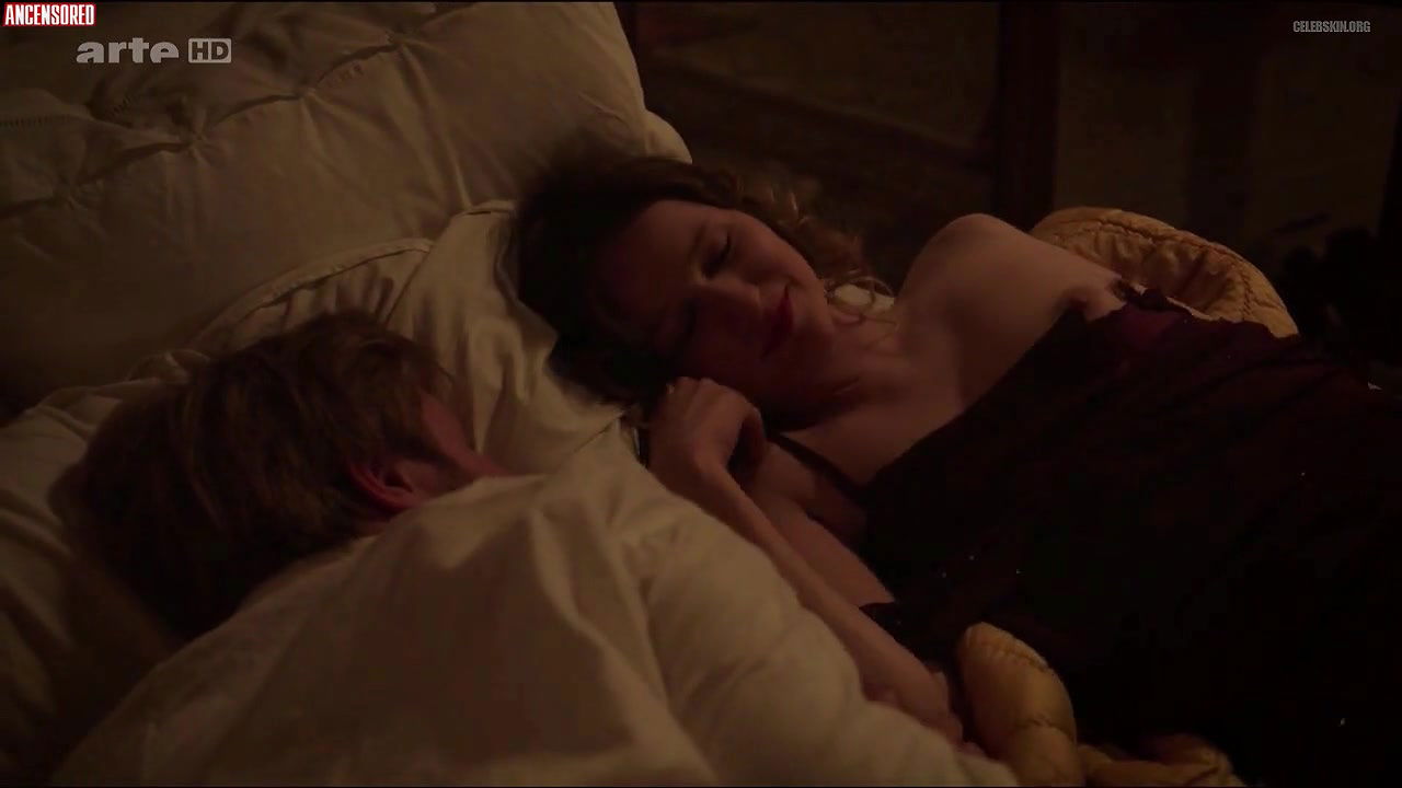 Christa Theret – Deux