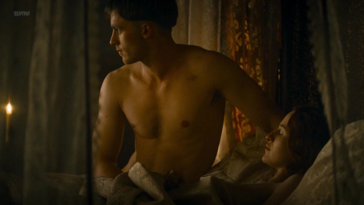 Christa Theret – maximilian