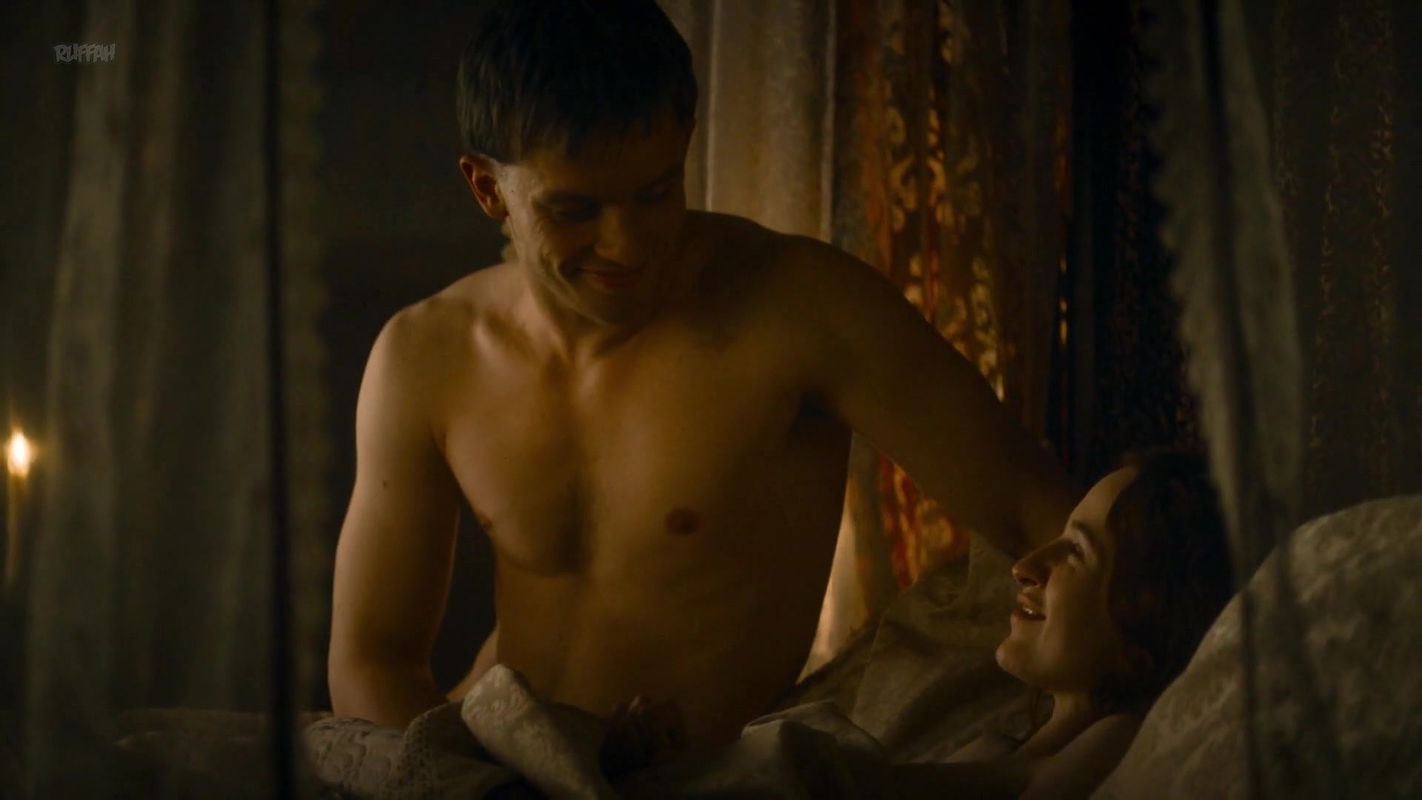 Christa Theret – maximilian