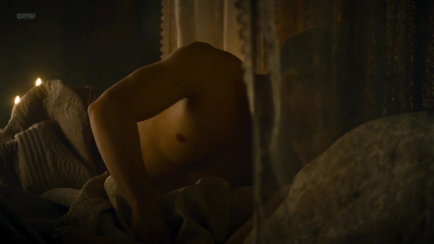 Christa Theret – maximilian