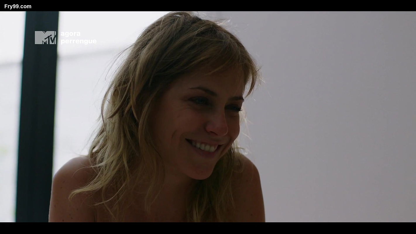 Christiana Ubach – perrengue