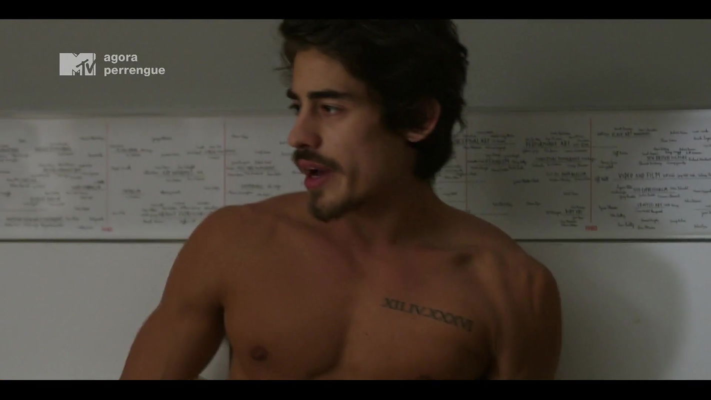 Christiana Ubach – perrengue