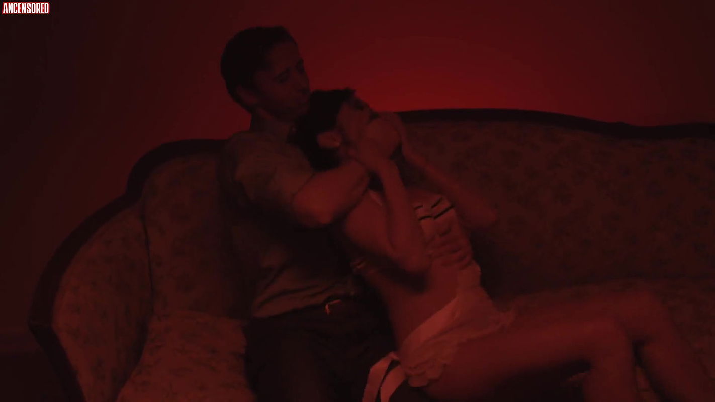 Christine Nguyen – girls guns and blood