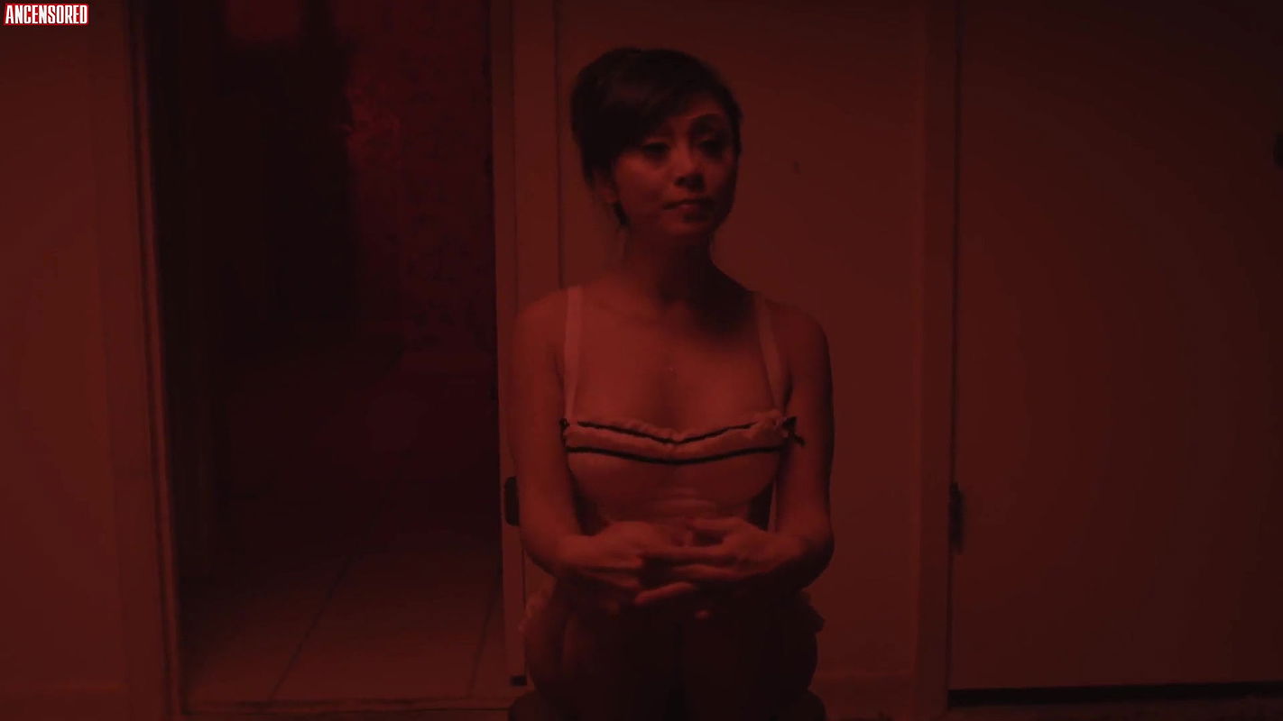 Christine Nguyen – girls guns and blood