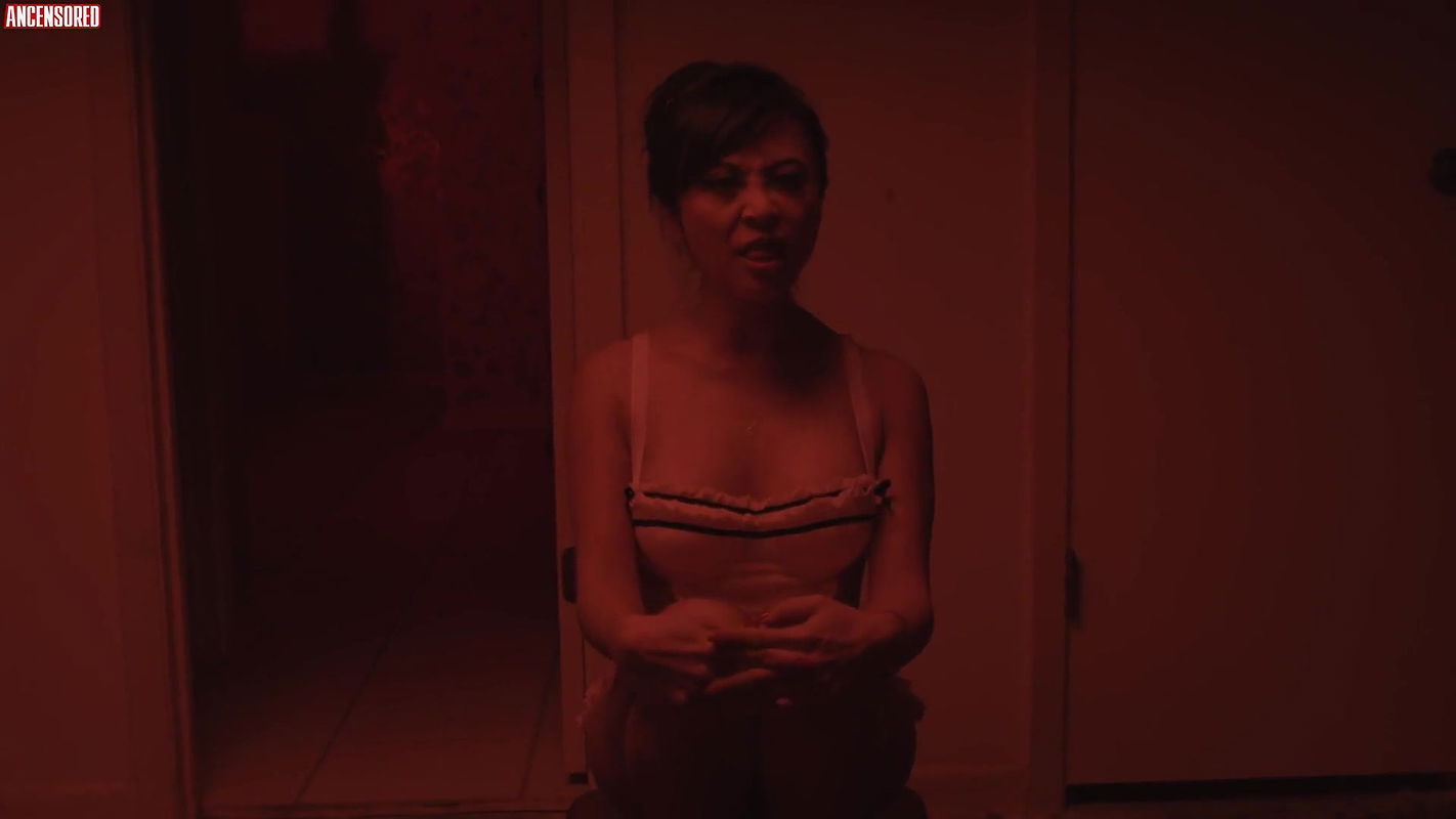 Christine Nguyen – girls guns and blood