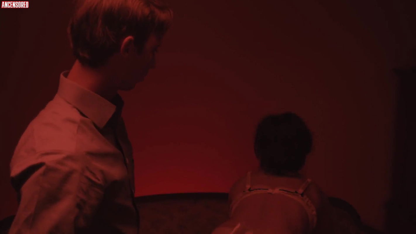 Christine Nguyen – girls guns and blood