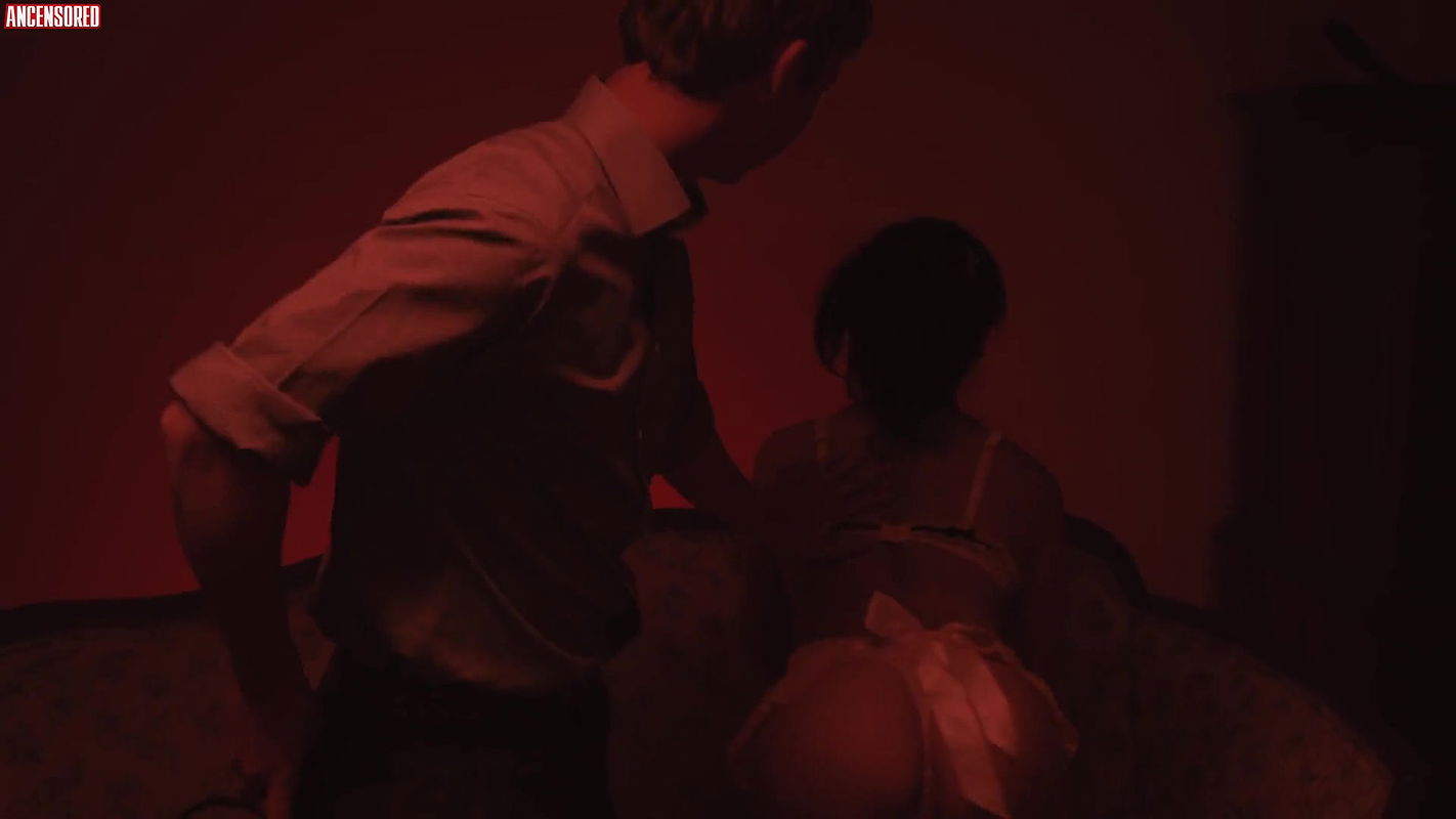 Christine Nguyen – girls guns and blood