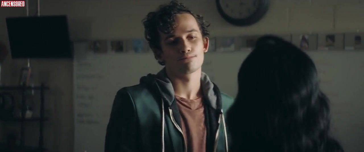 cindy vela – run hide fight