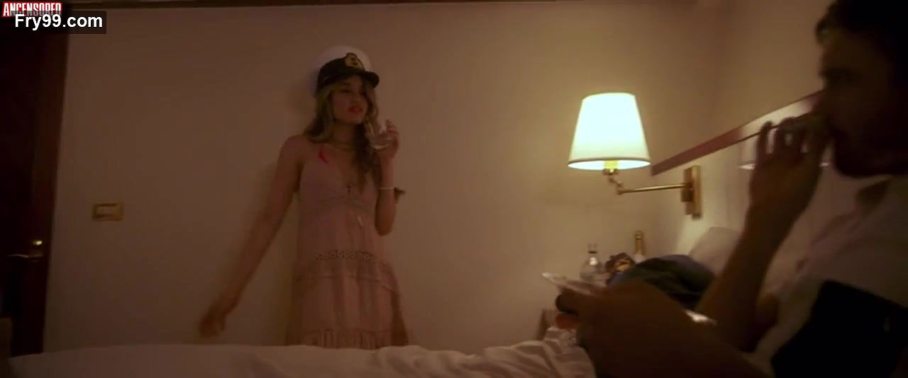 Cinta Laura Kiehl – the ninth passenger