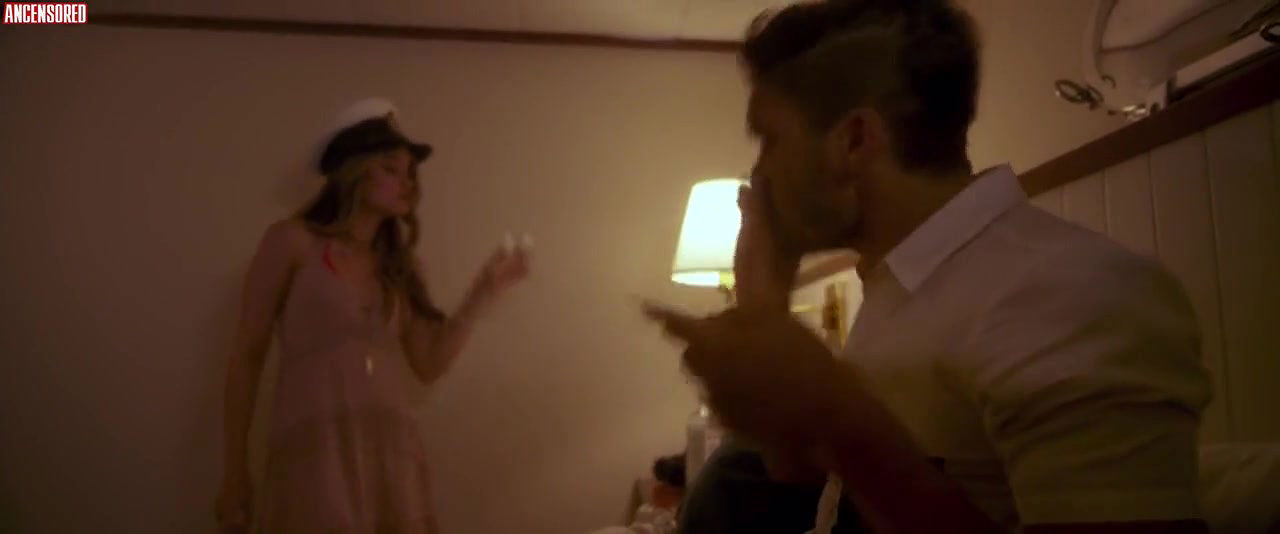 Cinta Laura Kiehl – the ninth passenger