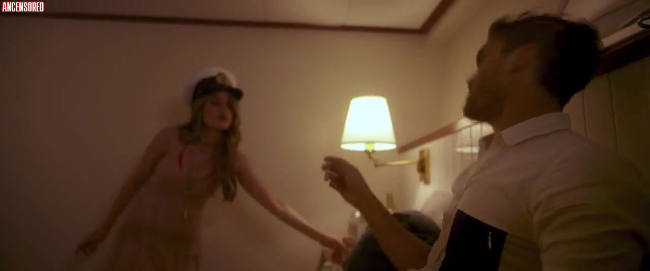 Cinta Laura Kiehl – the ninth passenger