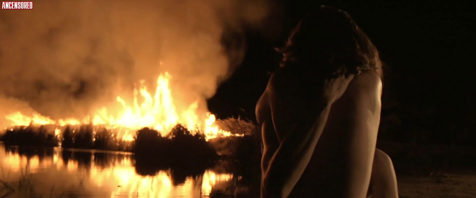 Claire van der Boom – love is now