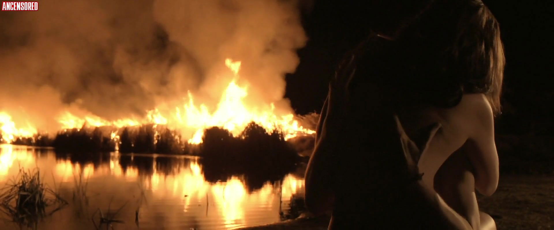 Claire van der Boom – love is now