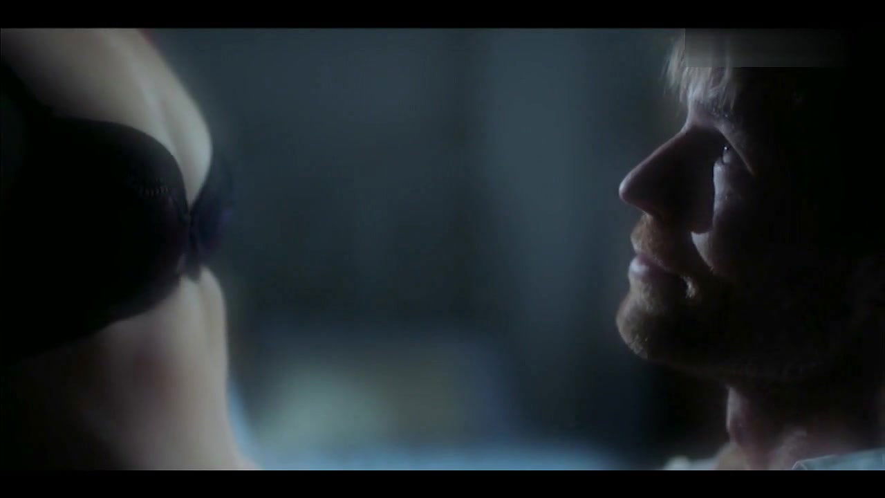 Claire van der Boom – pulse