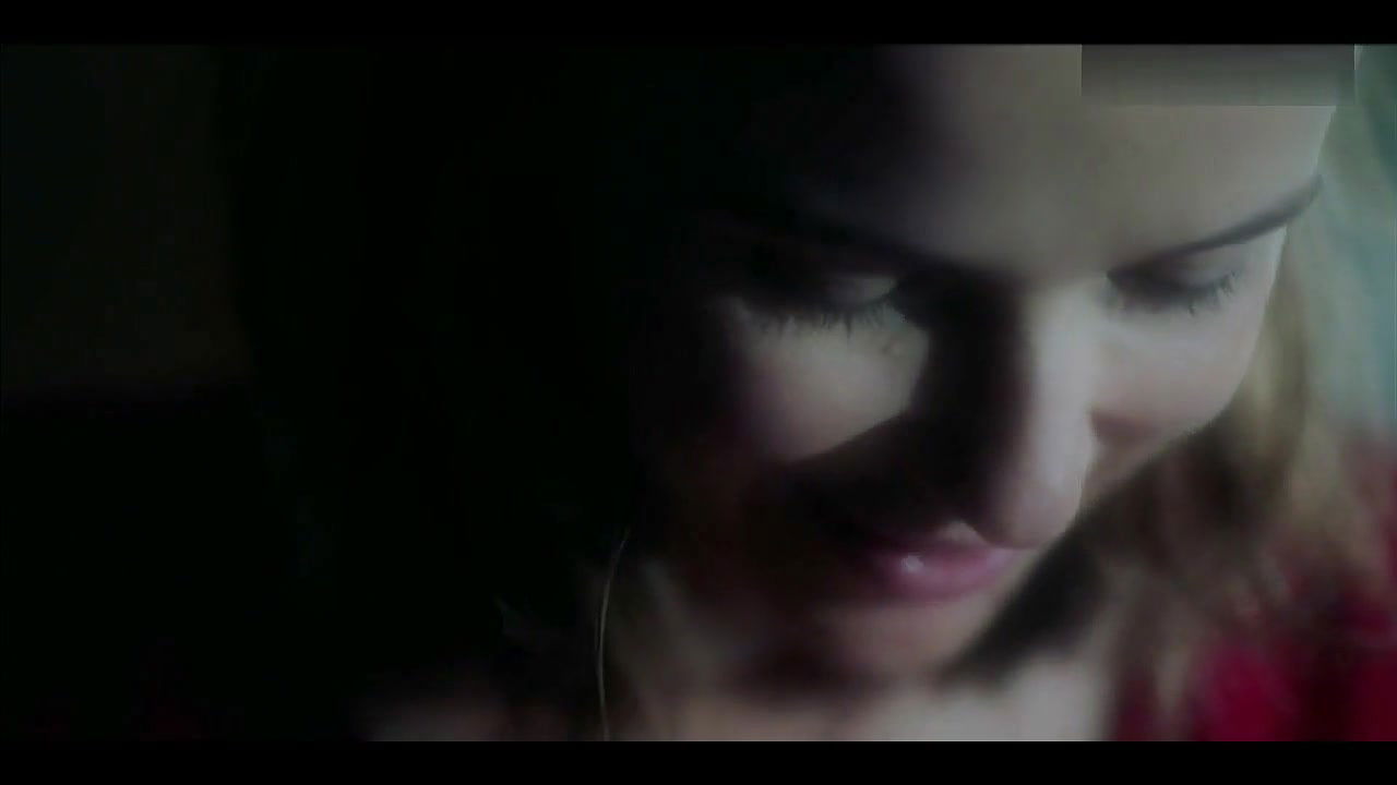 Claire van der Boom – pulse