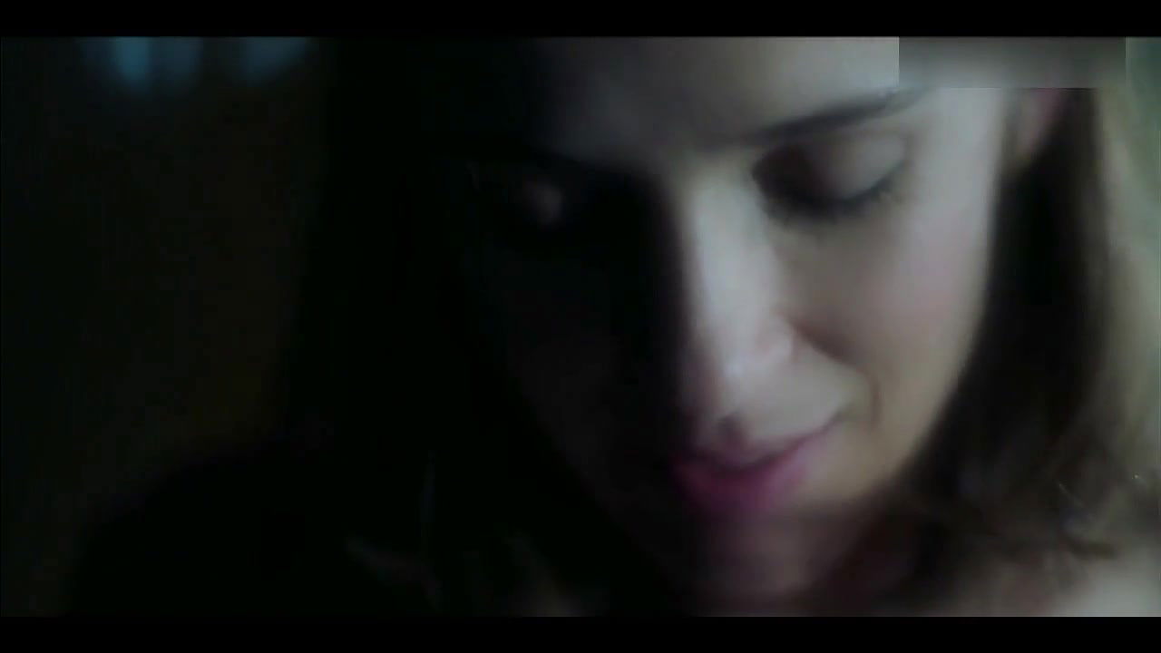 Claire van der Boom – pulse