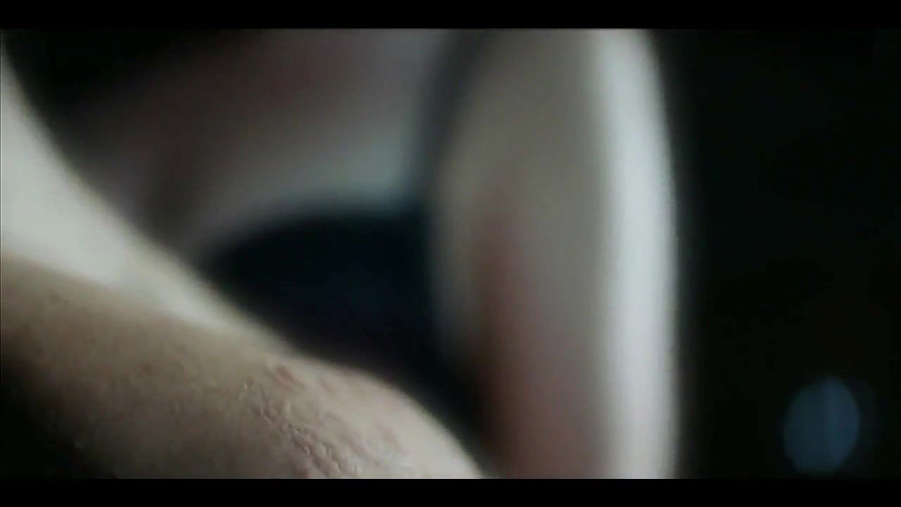 Claire van der Boom – pulse