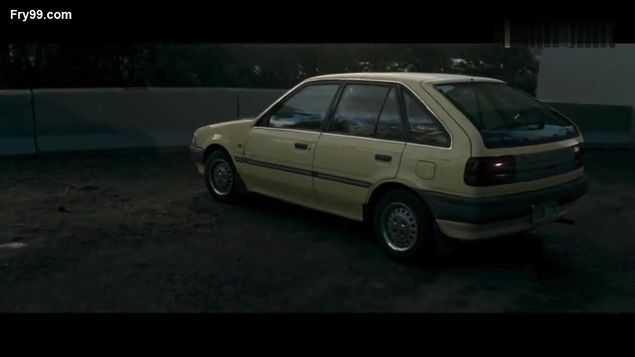 Claire van der Boom – the square