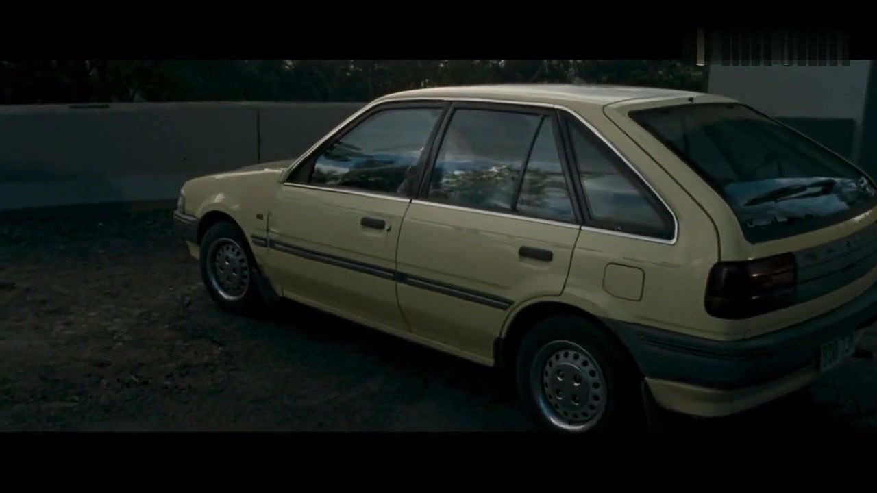 Claire van der Boom – the square