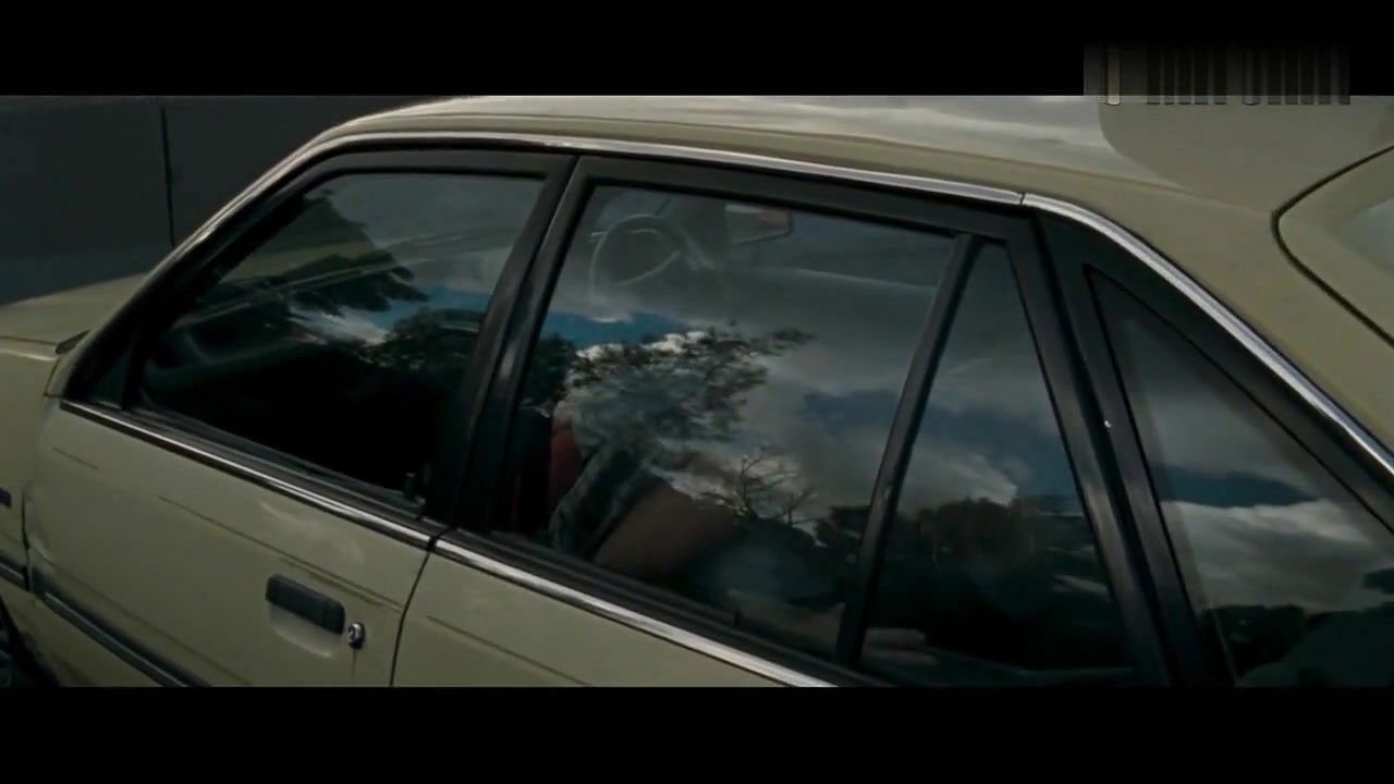 Claire van der Boom – the square