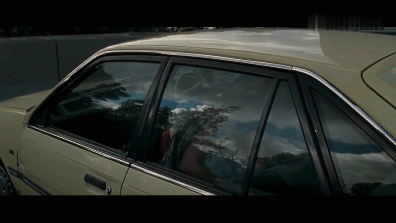 Claire van der Boom – the square