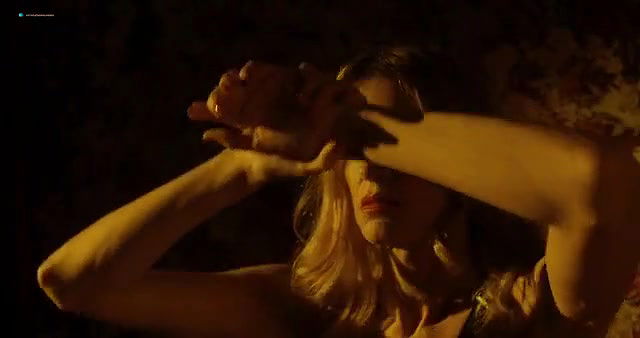 clara choveaux – elon nao acredita na morte