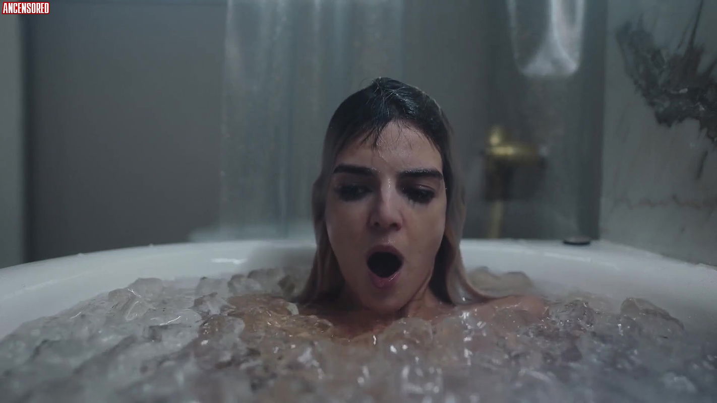 Clara Lago – limbo iii