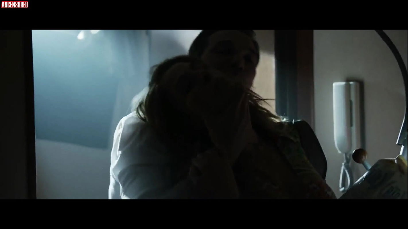 Claudia Gerini – a mano disarmata