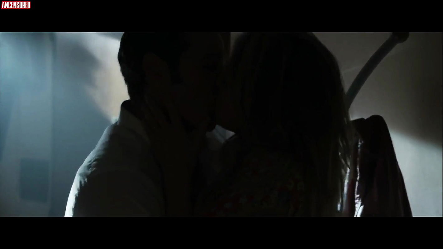 Claudia Gerini – a mano disarmata