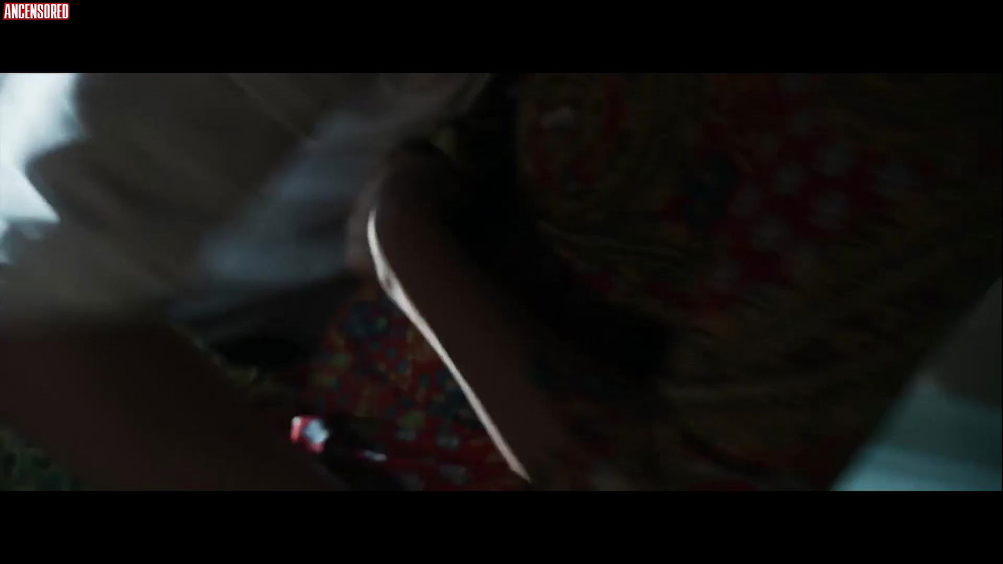 Claudia Gerini – a mano disarmata