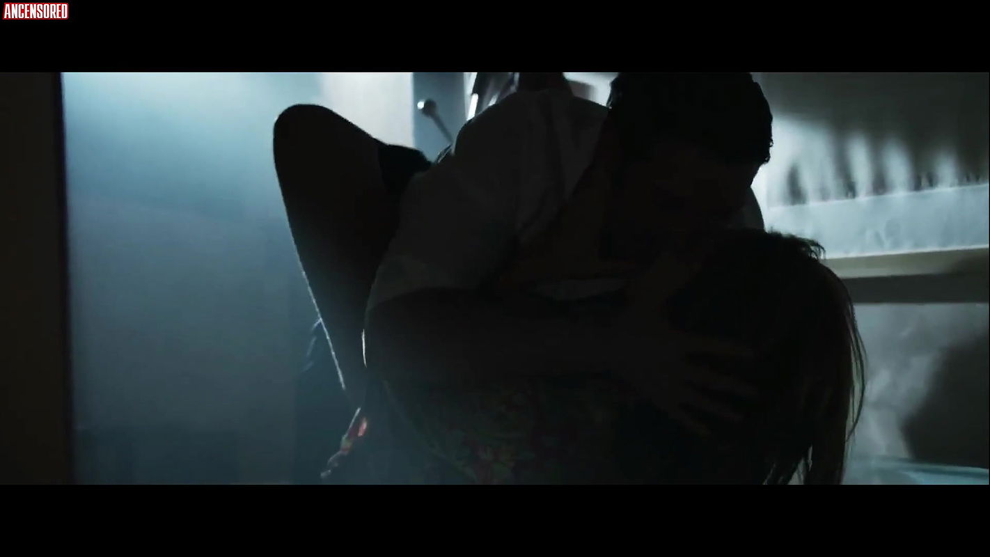 Claudia Gerini – a mano disarmata