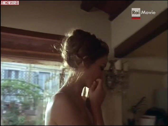 Claudine Auger – head of the family 2