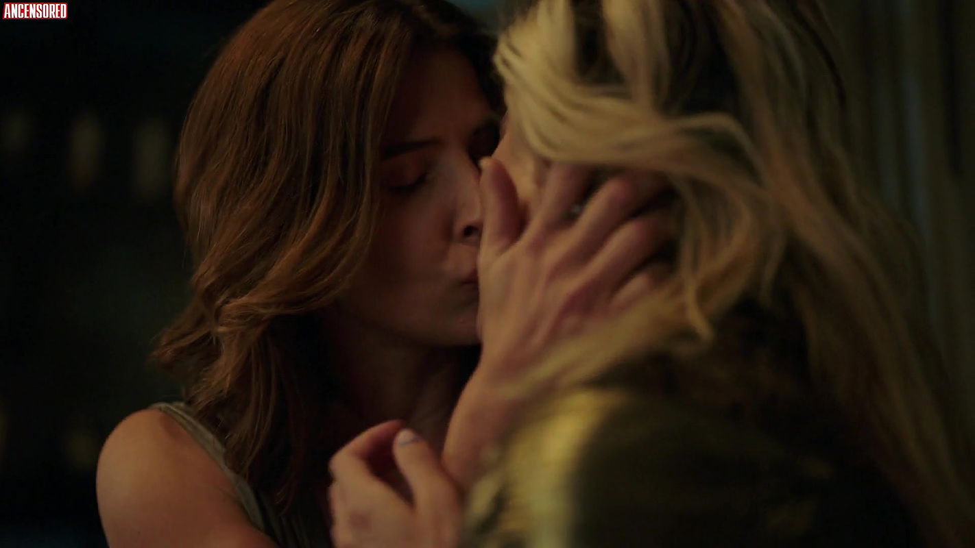 Cobie Smulders – stumptown