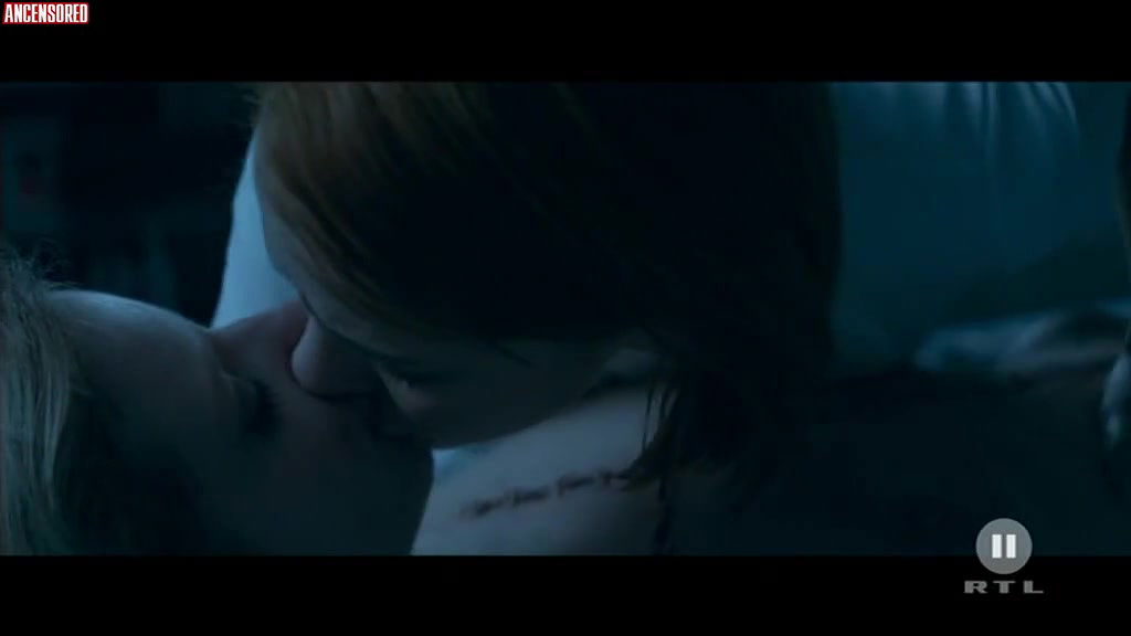 cody renee cameron – The Neon Demon