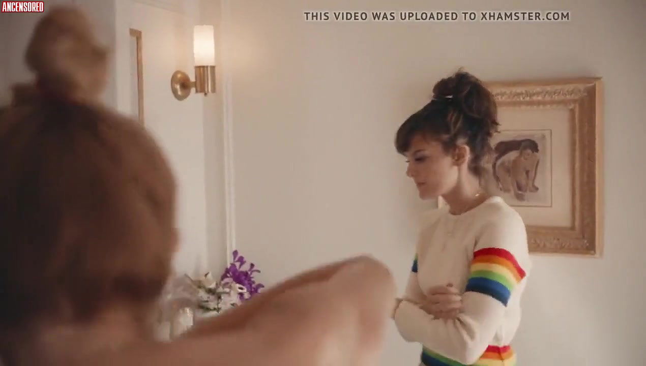 Connie Britton – smilf