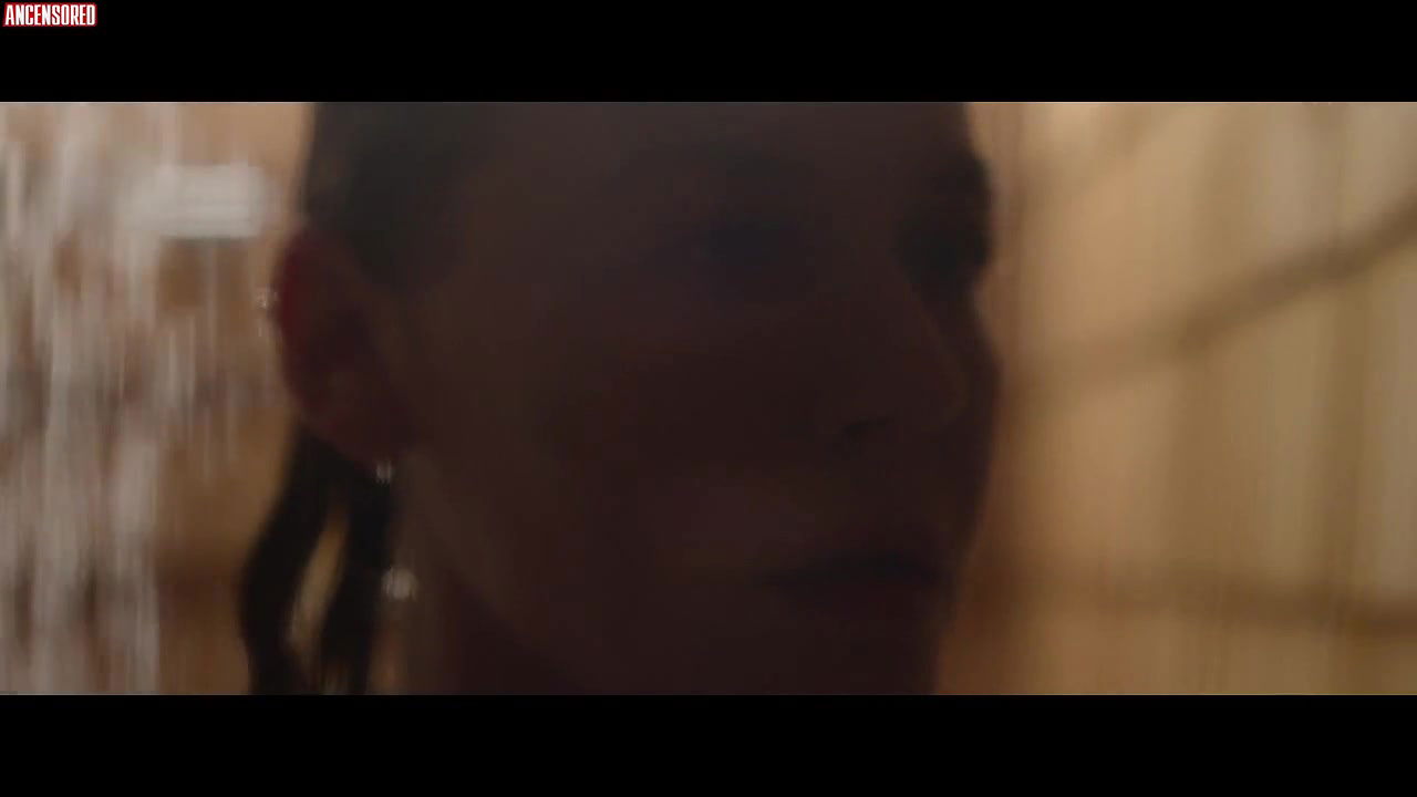 Connie Nielsen – close to me