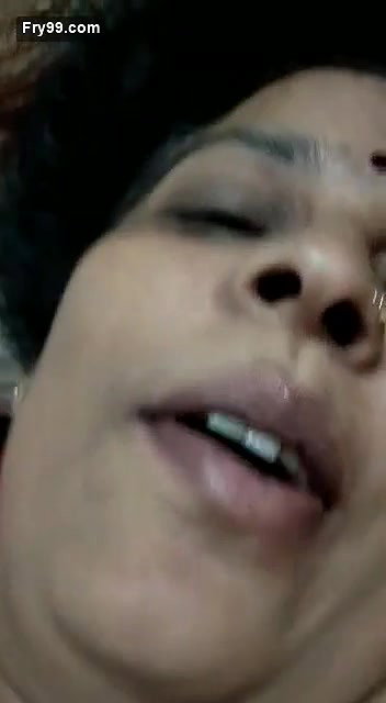 Horny BBW Bhabhi Showing Boobs